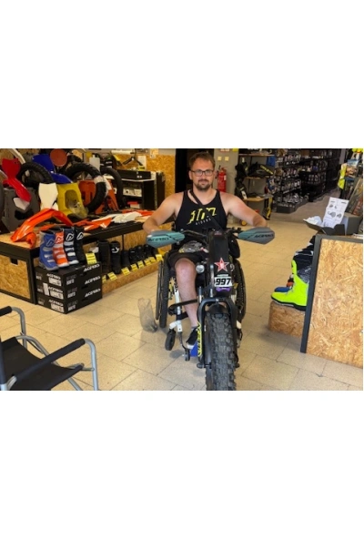 Adrenalin, crash. Chrániče na motokros