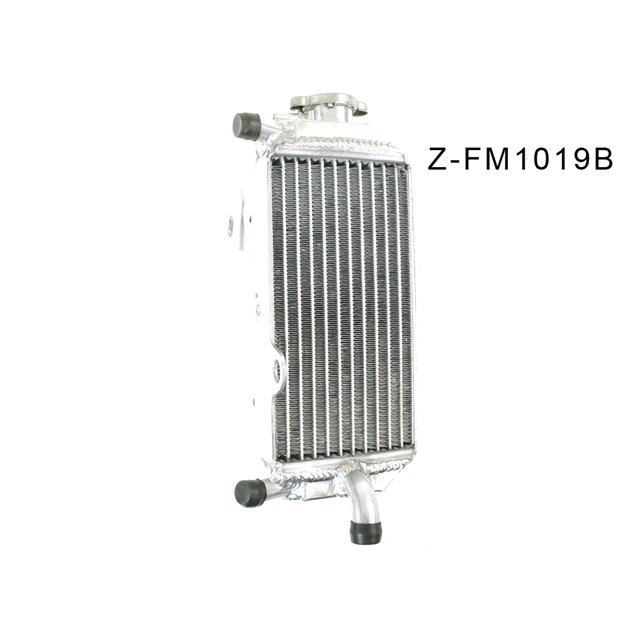 chladič pravý CRF 250 10 - 13                                                                                                                                                                                                                             